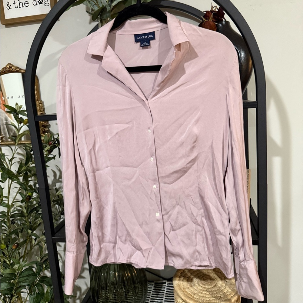 Ann Taylor Soft Pink Button-Down Blouse size 8